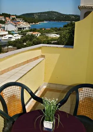 Apartmani Slavica Jezera Exterior photo